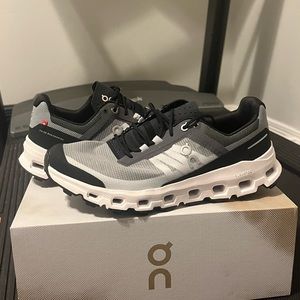 Cloud vista running shoes. Never worn.